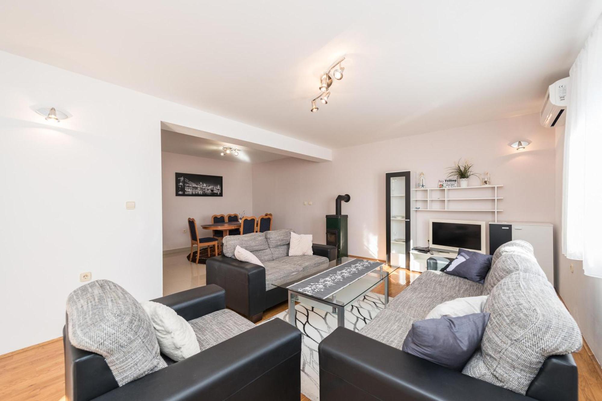 Family Friendly Pool House Ana - Happy Rentals Bibinje Kültér fotó